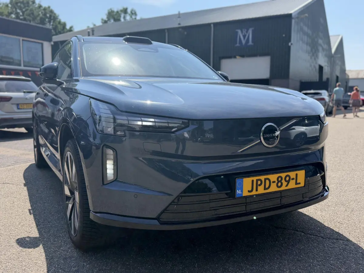 Twin Motor Performance Ultra 7p. 111 kWh