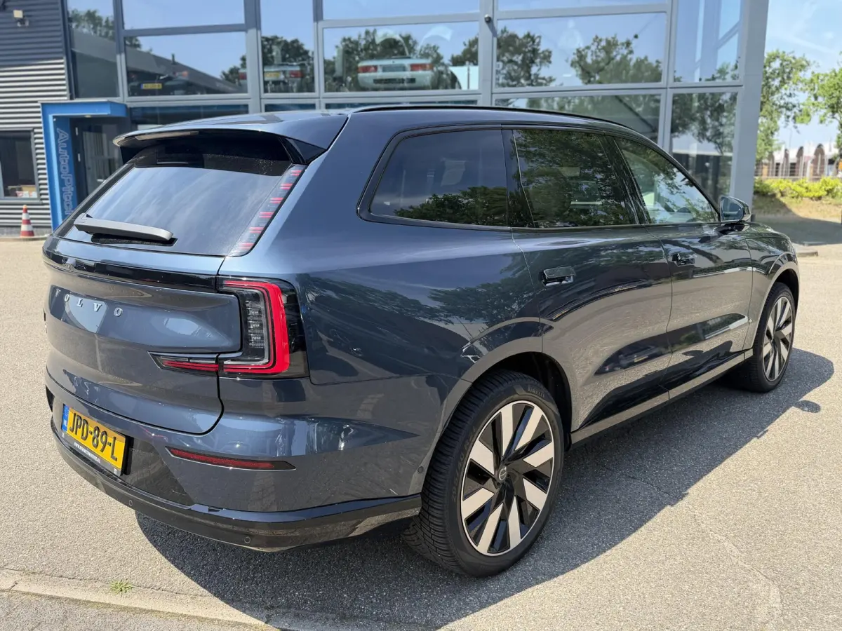 Twin Motor Performance Ultra 7p. 111 kWh