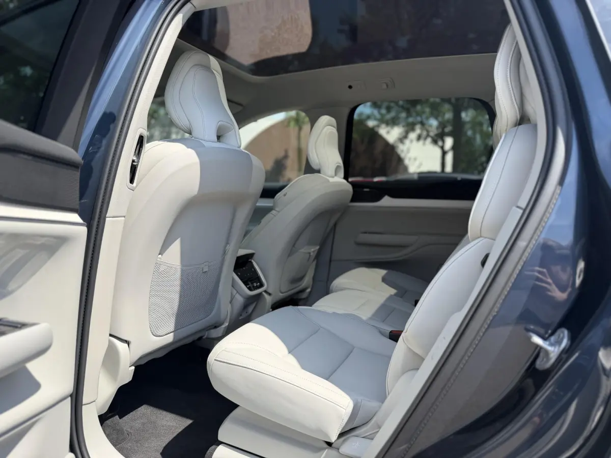 Twin Motor Performance Ultra 7p. 111 kWh