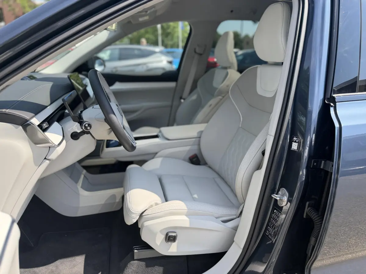 Twin Motor Performance Ultra 7p. 111 kWh