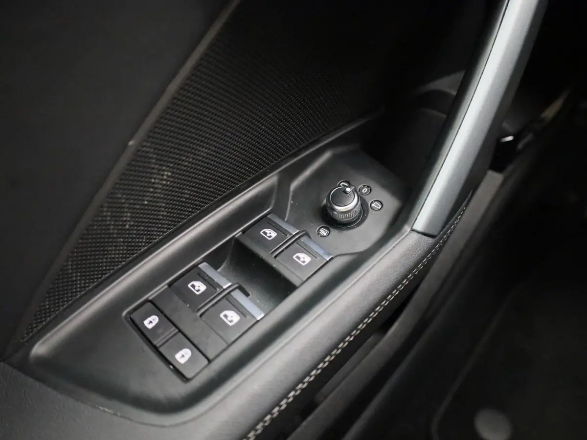 40 TFSI e S edition Navigatie | head up display | Airco | Stoelverwarming | Sonos Audio systeem |