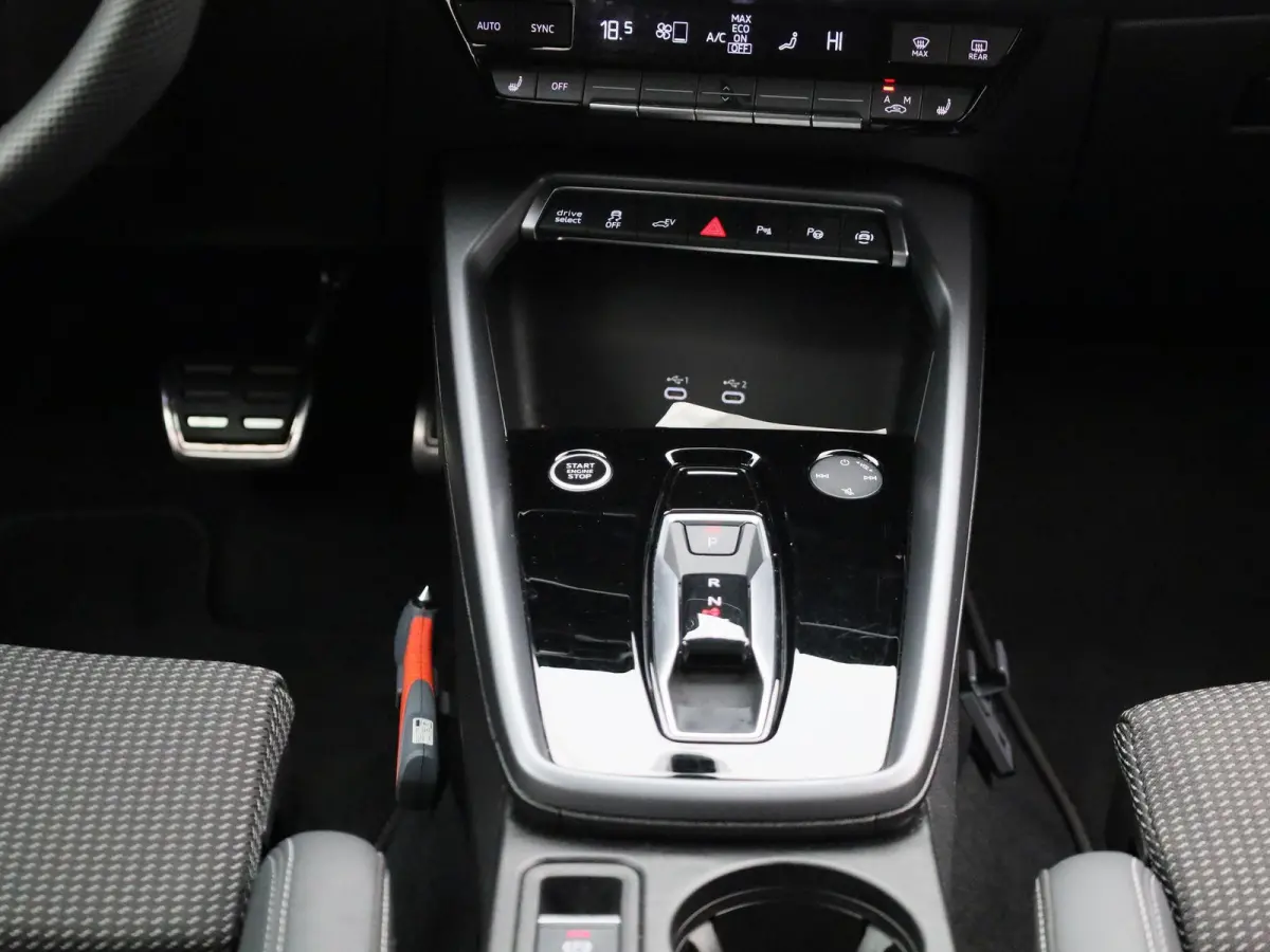 40 TFSI e S edition Navigatie | head up display | Airco | Stoelverwarming | Sonos Audio systeem |