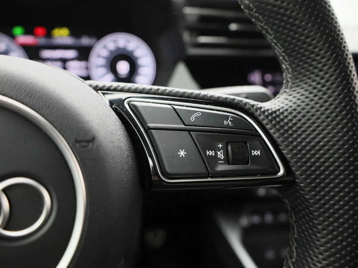 40 TFSI e S edition Navigatie | head up display | Airco | Stoelverwarming | Sonos Audio systeem |