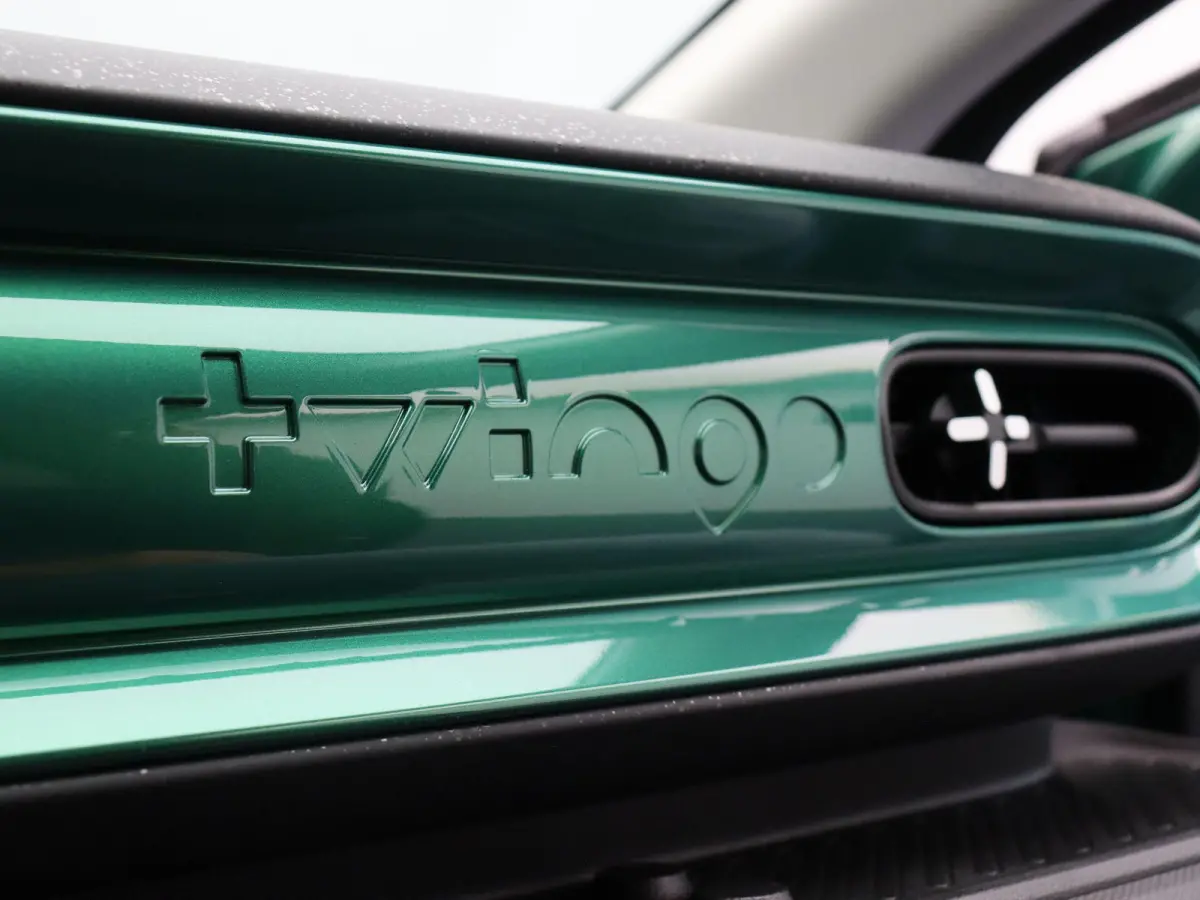 urban range techno 27.5 kWh | Stoelverwarming | Adaptive Cruise Control | Achteruitrijcamera | Climate Control |