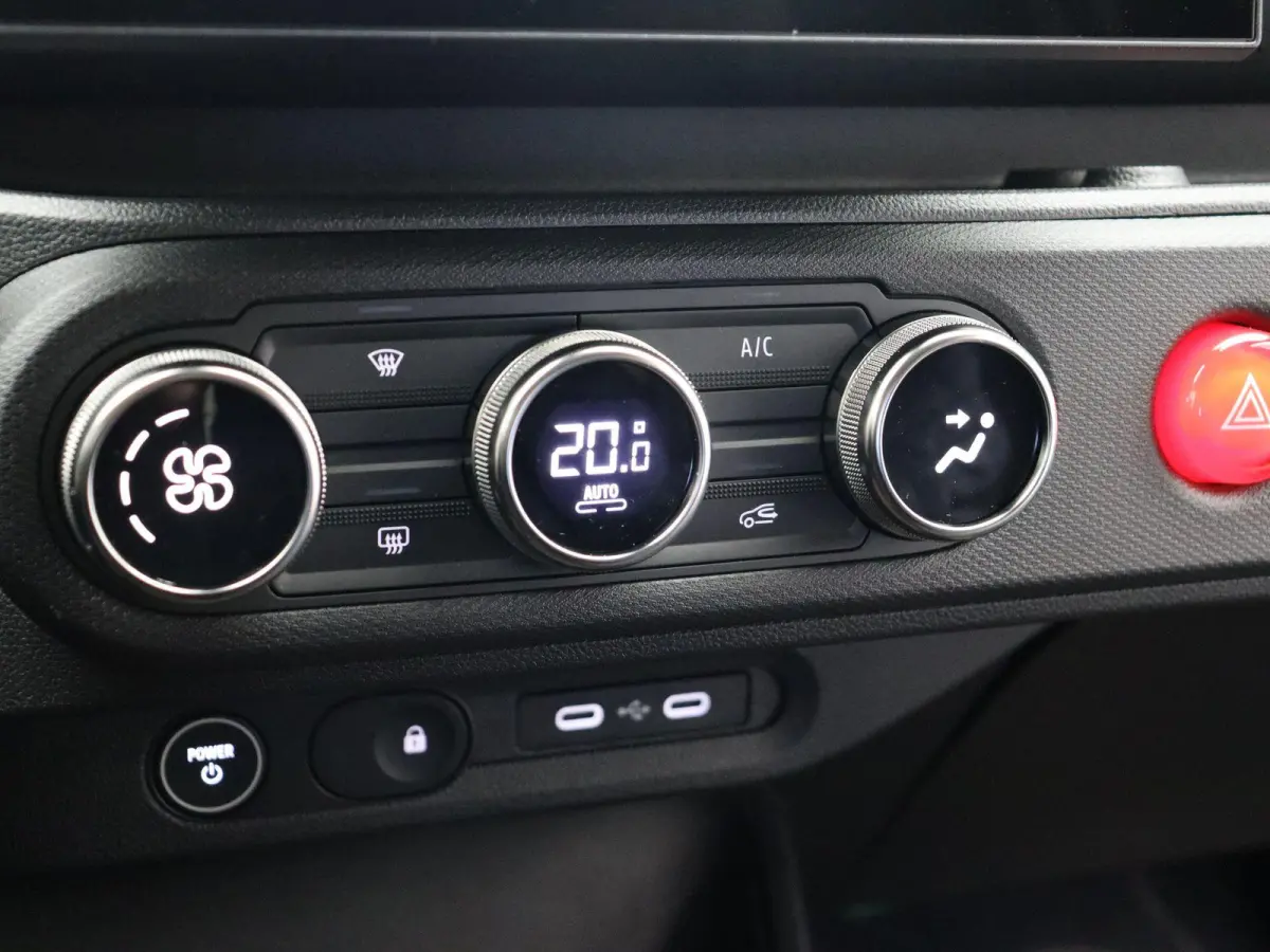 urban range techno 27.5 kWh | Stoelverwarming | Adaptive Cruise Control | Achteruitrijcamera | Climate Control |