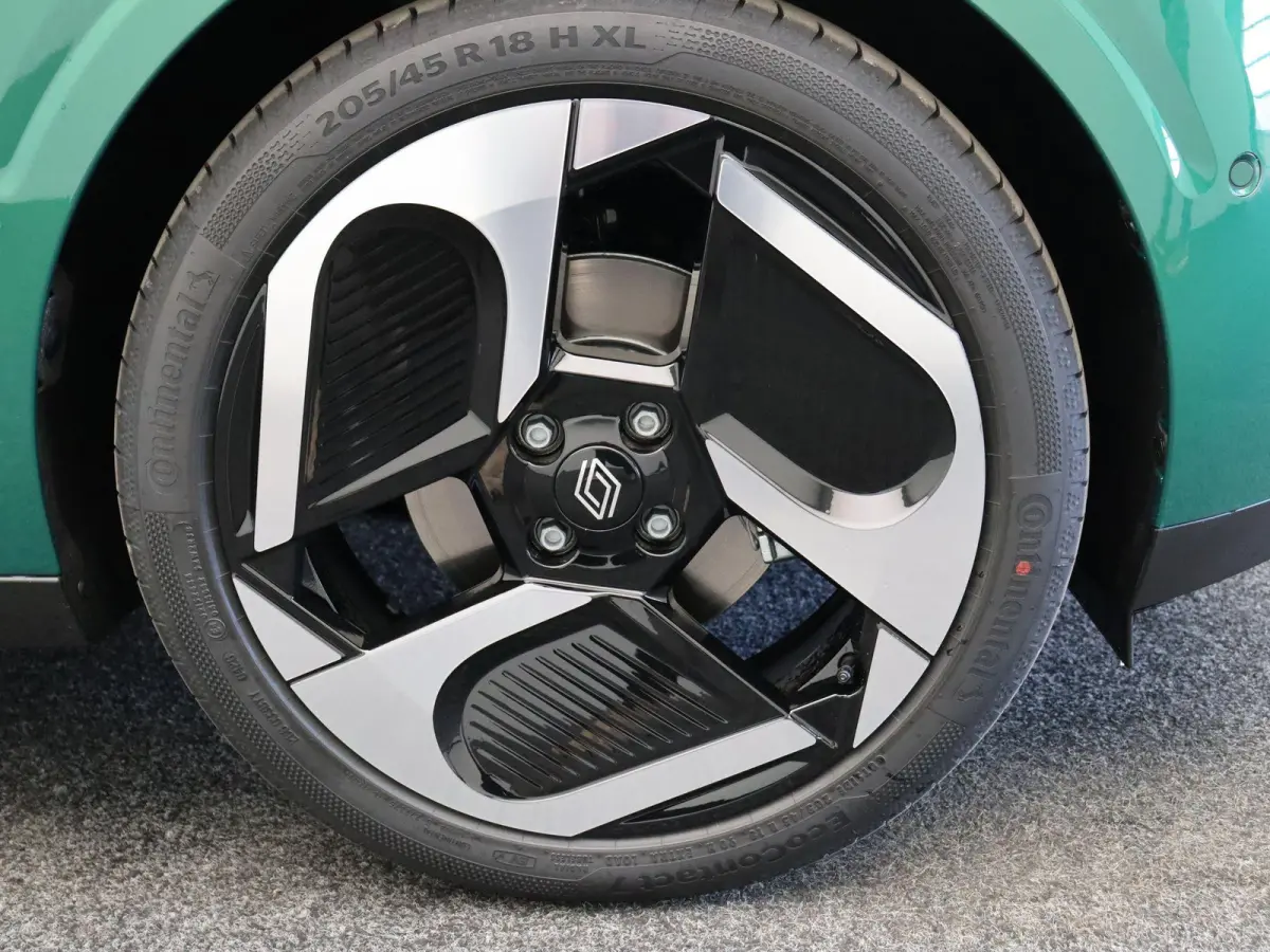 urban range techno 27.5 kWh | Stoelverwarming | Adaptive Cruise Control | Achteruitrijcamera | Climate Control |