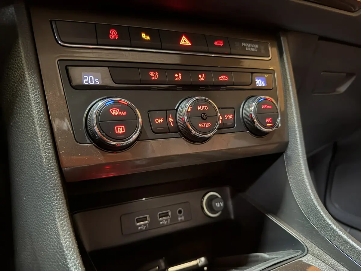 1.5 TSI Xcellence|Pano|Alcantara|19" Zwarte Velgen|360° Camera|Keyless|Sfeerverlichting|Virtueel Cockpit|Rijklaar