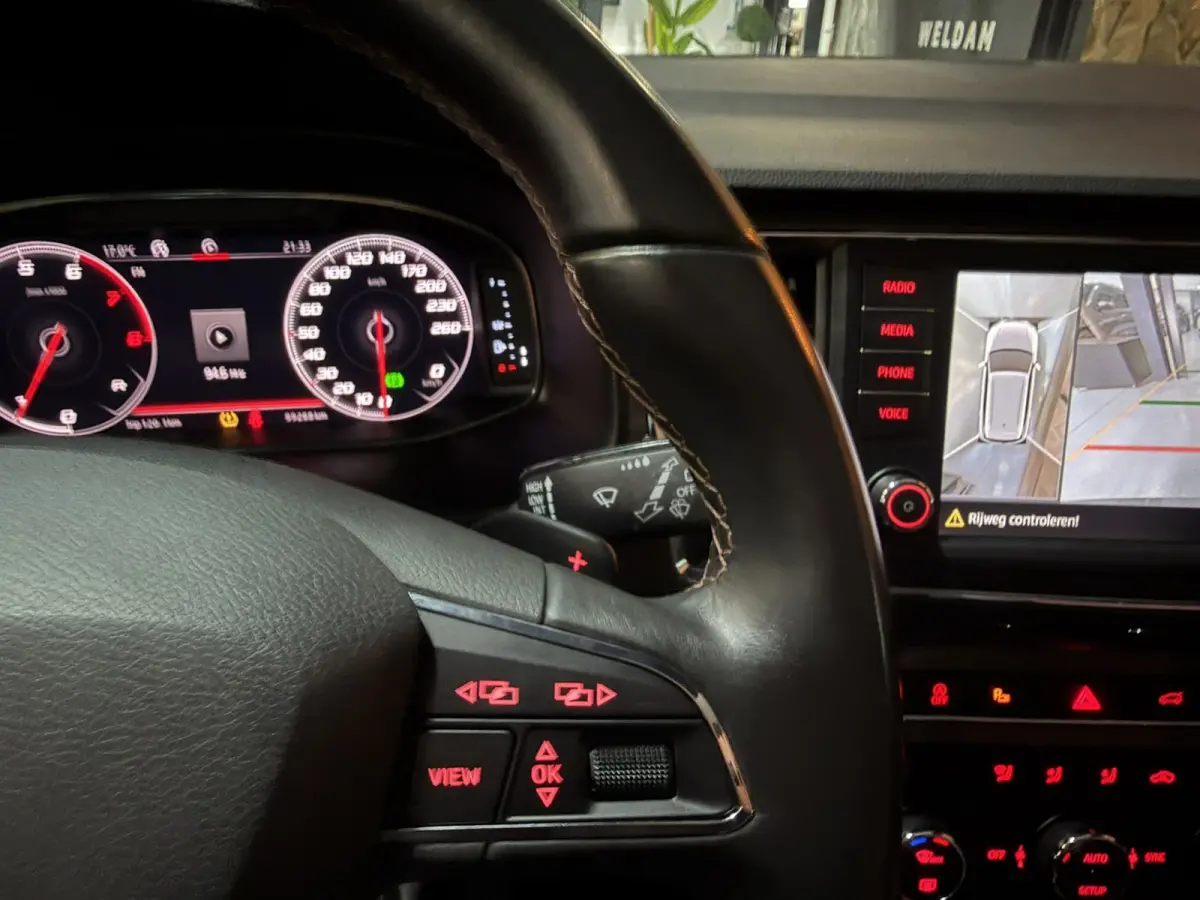 1.5 TSI Xcellence|Pano|Alcantara|19" Zwarte Velgen|360° Camera|Keyless|Sfeerverlichting|Virtueel Cockpit|Rijklaar