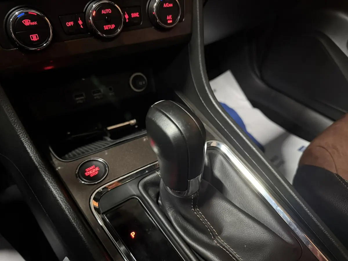 1.5 TSI Xcellence|Pano|Alcantara|19" Zwarte Velgen|360° Camera|Keyless|Sfeerverlichting|Virtueel Cockpit|Rijklaar
