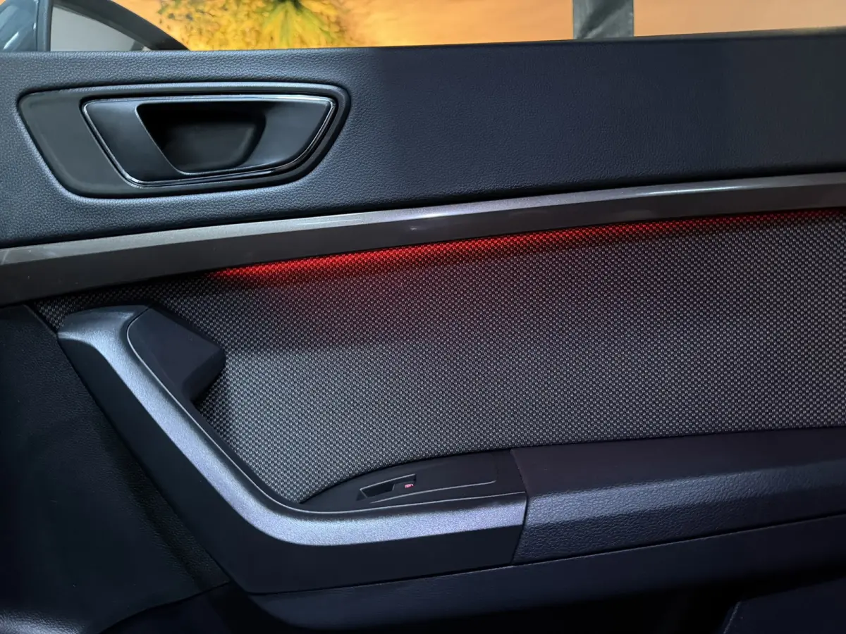 1.5 TSI Xcellence|Pano|Alcantara|19" Zwarte Velgen|360° Camera|Keyless|Sfeerverlichting|Virtueel Cockpit|Rijklaar