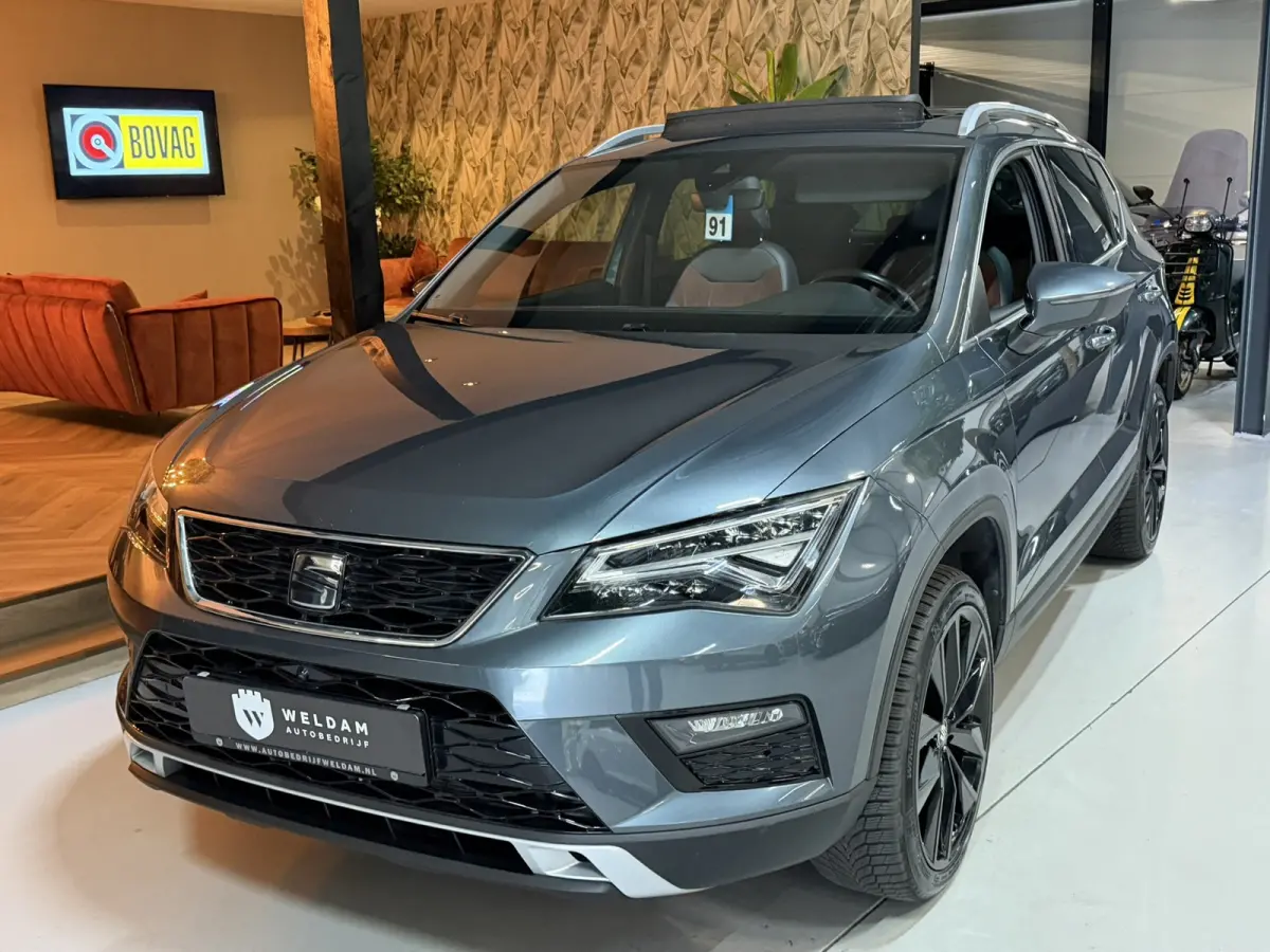 1.5 TSI Xcellence|Pano|Alcantara|19" Zwarte Velgen|360° Camera|Keyless|Sfeerverlichting|Virtueel Cockpit|Rijklaar