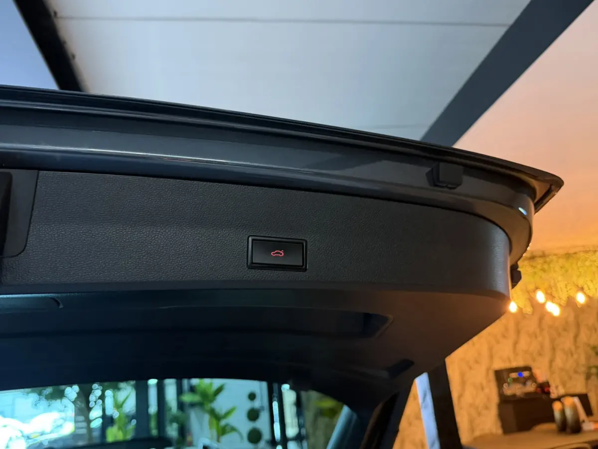 1.5 TSI Xcellence|Pano|Alcantara|19" Zwarte Velgen|360° Camera|Keyless|Sfeerverlichting|Virtueel Cockpit|Rijklaar