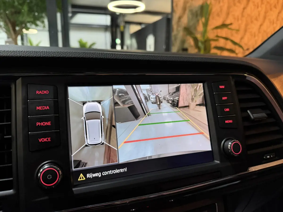 1.5 TSI Xcellence|Pano|Alcantara|19" Zwarte Velgen|360° Camera|Keyless|Sfeerverlichting|Virtueel Cockpit|Rijklaar
