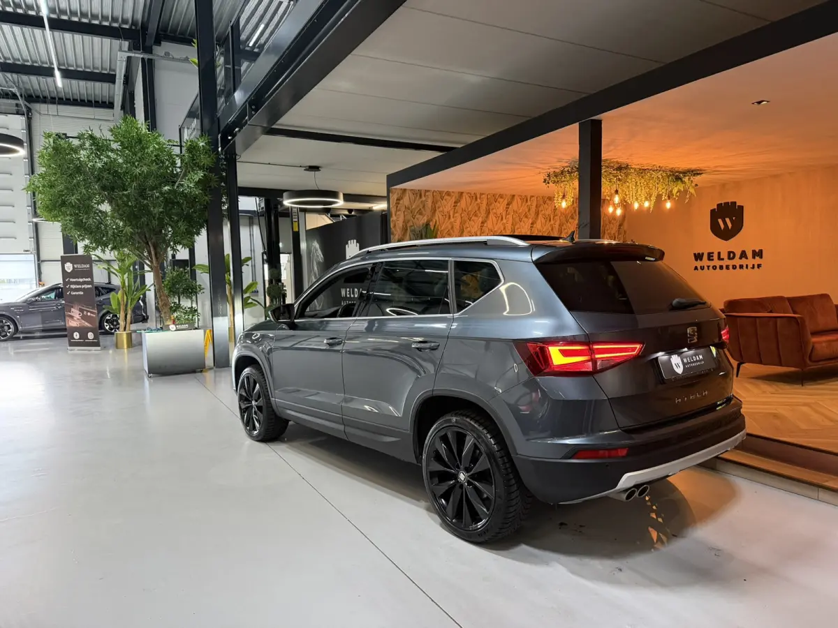 1.5 TSI Xcellence|Pano|Alcantara|19" Zwarte Velgen|360° Camera|Keyless|Sfeerverlichting|Virtueel Cockpit|Rijklaar