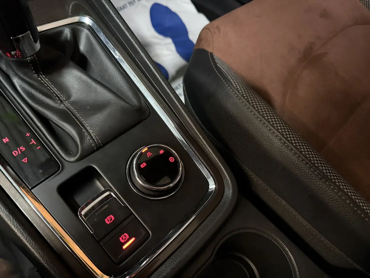 1.5 TSI Xcellence|Pano|Alcantara|19" Zwarte Velgen|360° Camera|Keyless|Sfeerverlichting|Virtueel Cockpit|Rijklaar