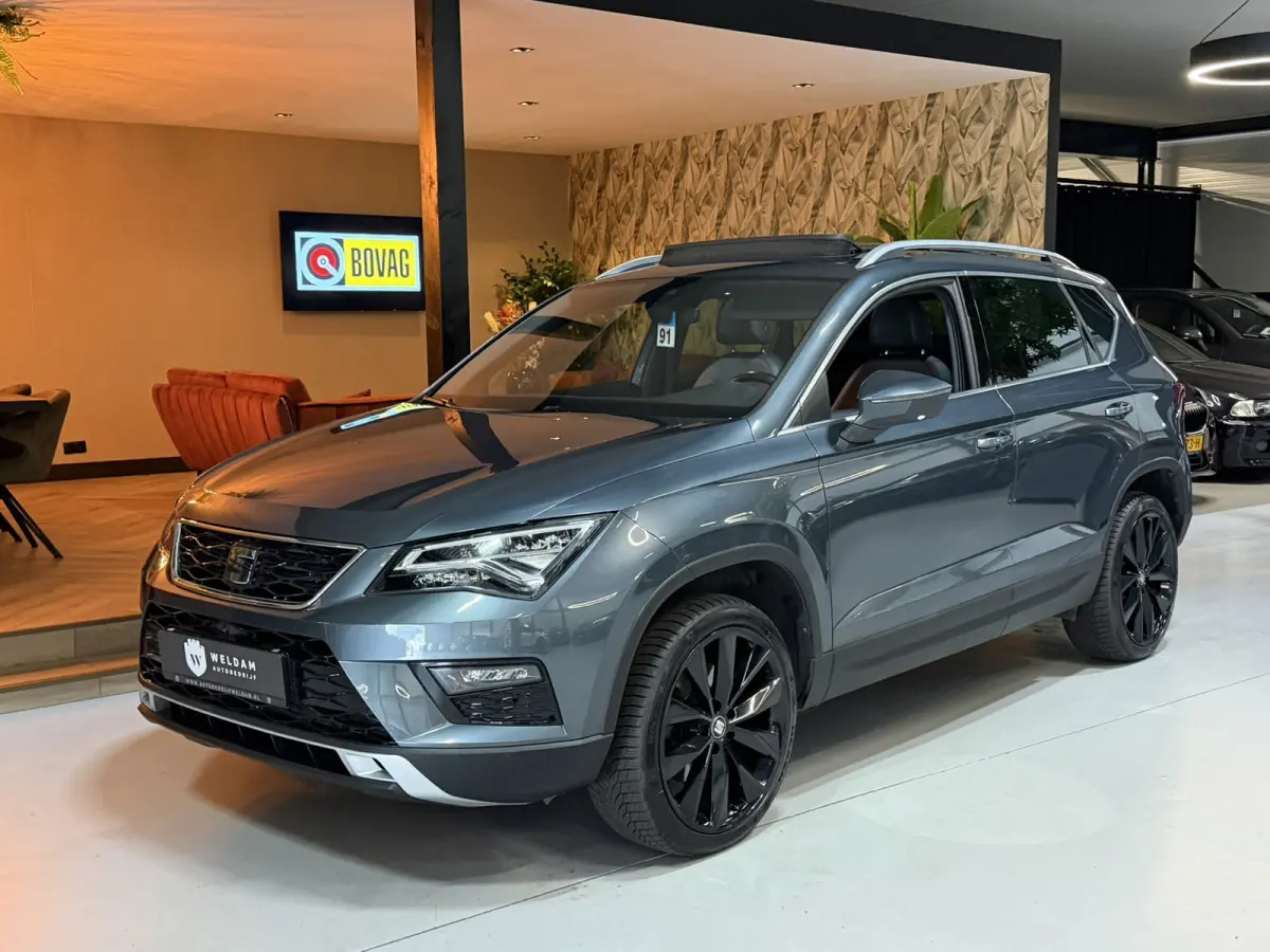 1.5 TSI Xcellence|Pano|Alcantara|19" Zwarte Velgen|360° Camera|Keyless|Sfeerverlichting|Virtueel Cockpit|Rijklaar