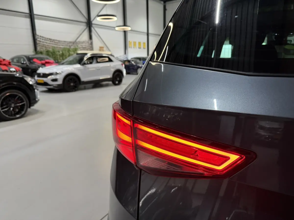 1.5 TSI Xcellence|Pano|Alcantara|19" Zwarte Velgen|360° Camera|Keyless|Sfeerverlichting|Virtueel Cockpit|Rijklaar