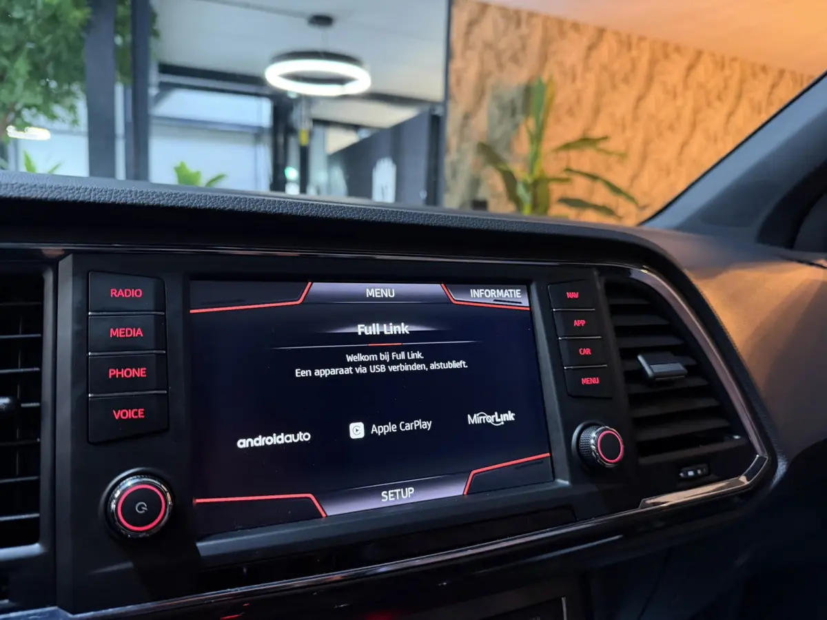 1.5 TSI Xcellence|Pano|Alcantara|19" Zwarte Velgen|360° Camera|Keyless|Sfeerverlichting|Virtueel Cockpit|Rijklaar