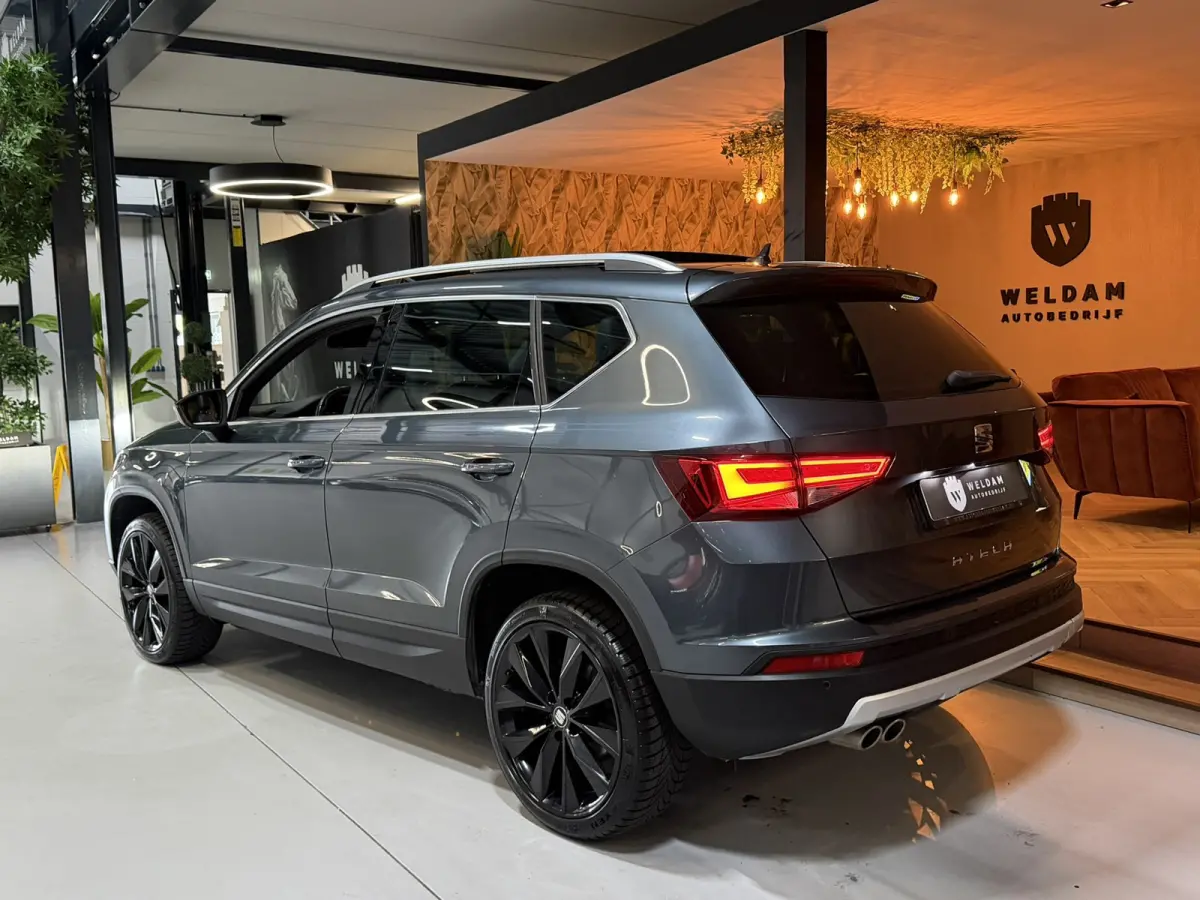 1.5 TSI Xcellence|Pano|Alcantara|19" Zwarte Velgen|360° Camera|Keyless|Sfeerverlichting|Virtueel Cockpit|Rijklaar