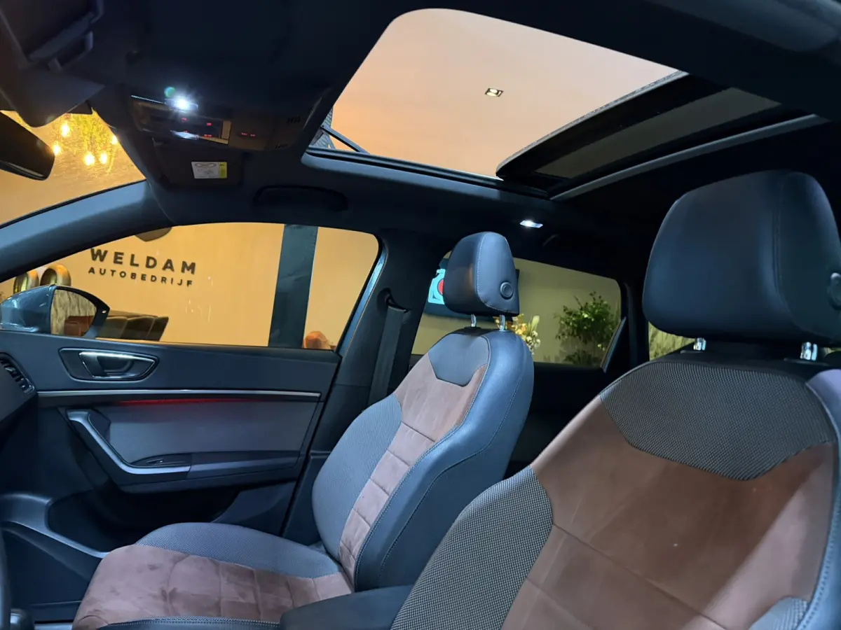 1.5 TSI Xcellence|Pano|Alcantara|19" Zwarte Velgen|360° Camera|Keyless|Sfeerverlichting|Virtueel Cockpit|Rijklaar