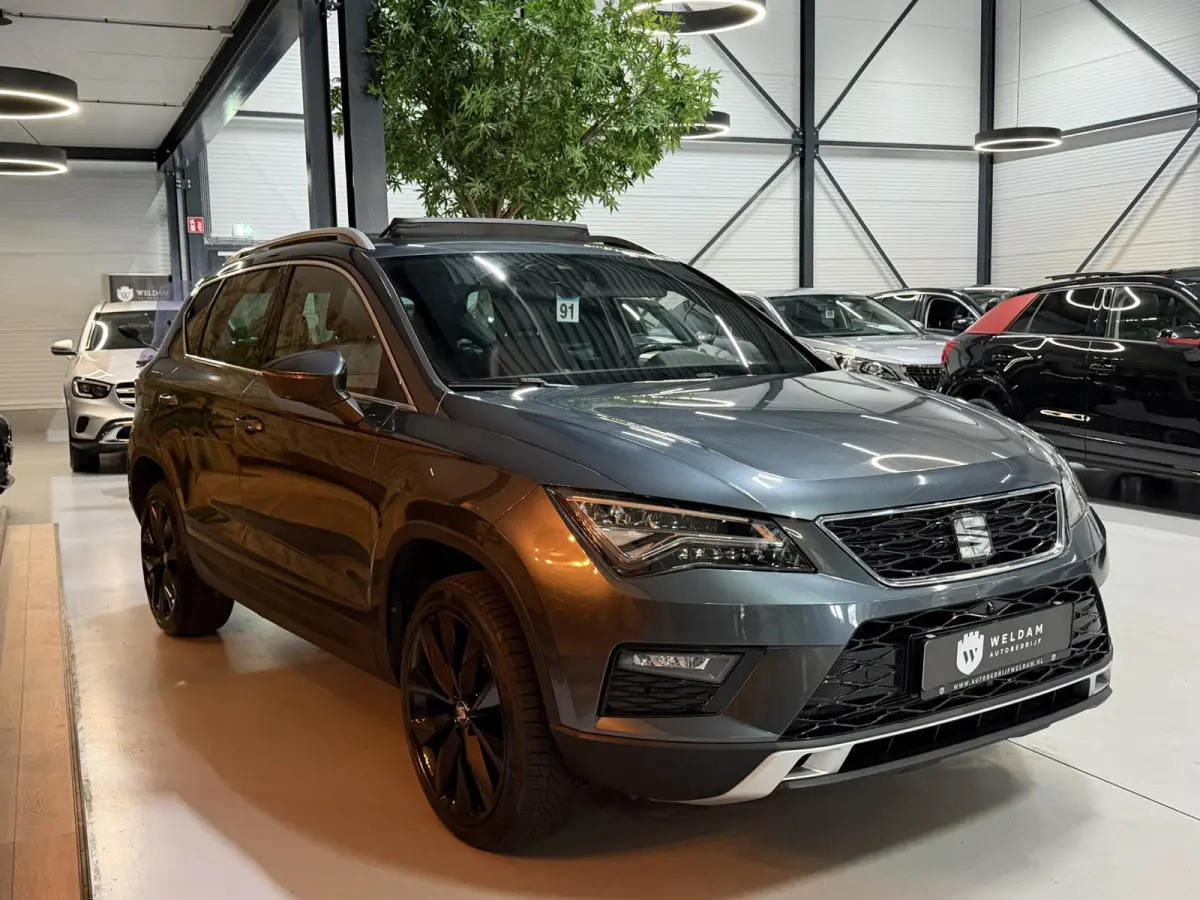 1.5 TSI Xcellence|Pano|Alcantara|19" Zwarte Velgen|360° Camera|Keyless|Sfeerverlichting|Virtueel Cockpit|Rijklaar