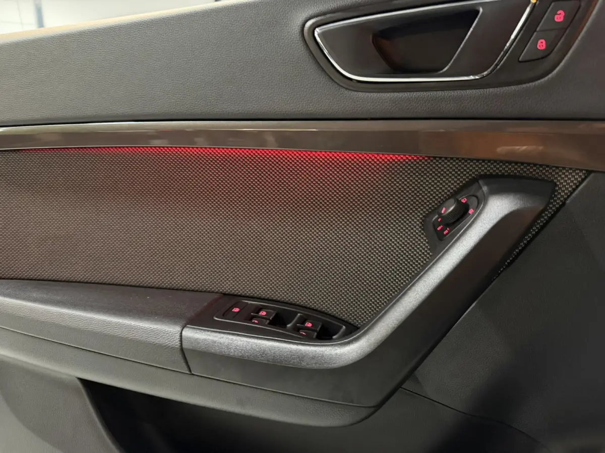 1.5 TSI Xcellence|Pano|Alcantara|19" Zwarte Velgen|360° Camera|Keyless|Sfeerverlichting|Virtueel Cockpit|Rijklaar