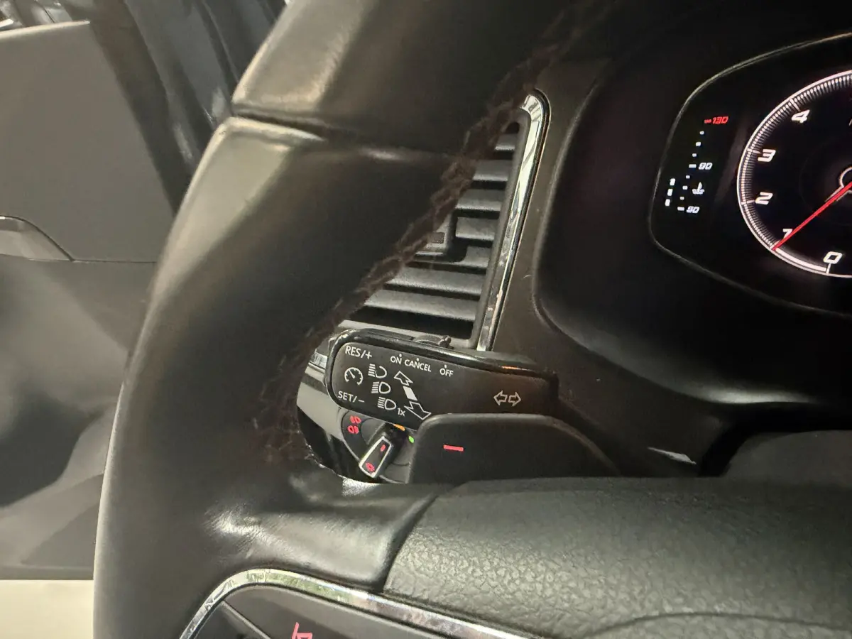 1.5 TSI Xcellence|Pano|Alcantara|19" Zwarte Velgen|360° Camera|Keyless|Sfeerverlichting|Virtueel Cockpit|Rijklaar