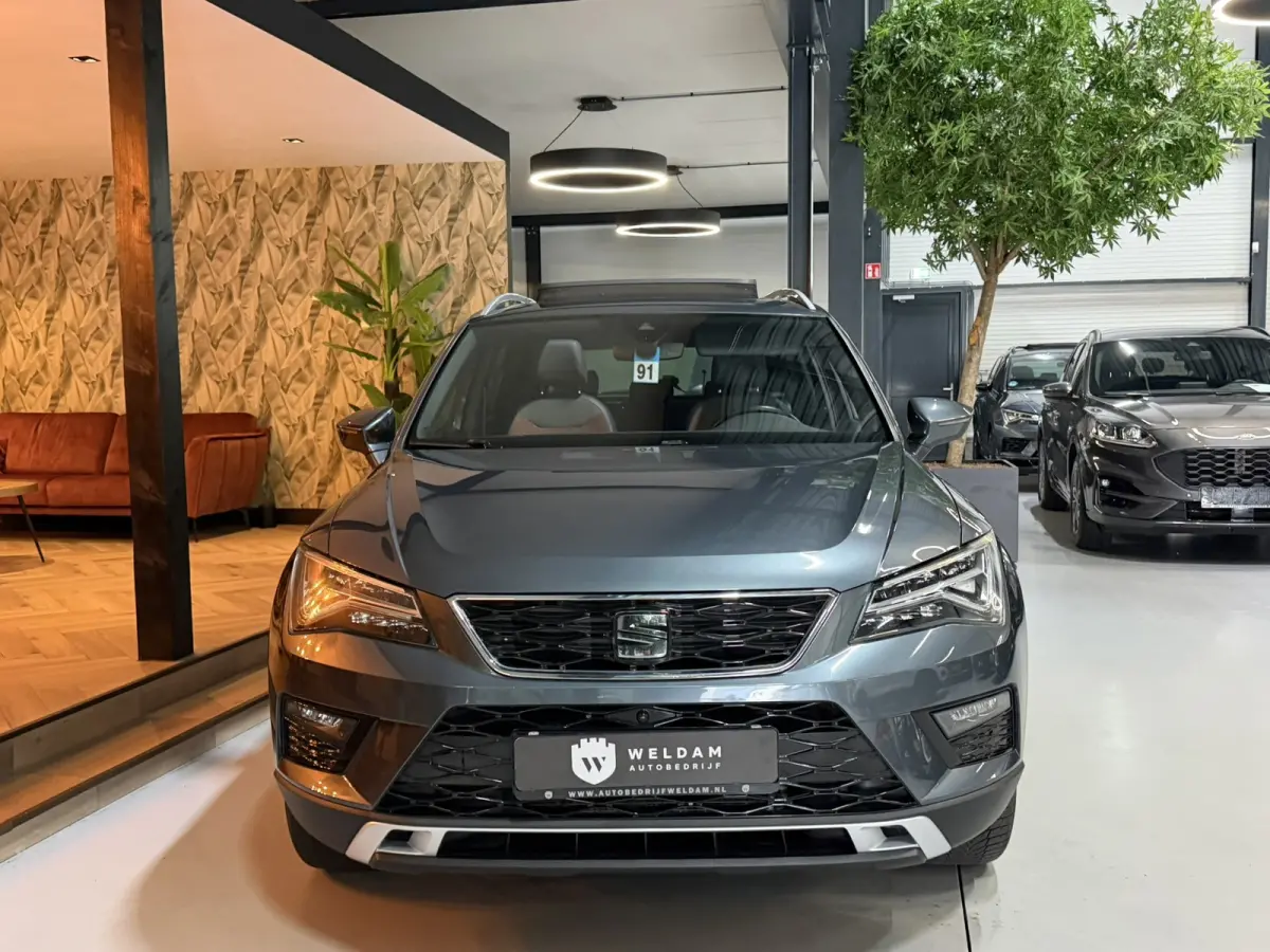 1.5 TSI Xcellence|Pano|Alcantara|19" Zwarte Velgen|360° Camera|Keyless|Sfeerverlichting|Virtueel Cockpit|Rijklaar