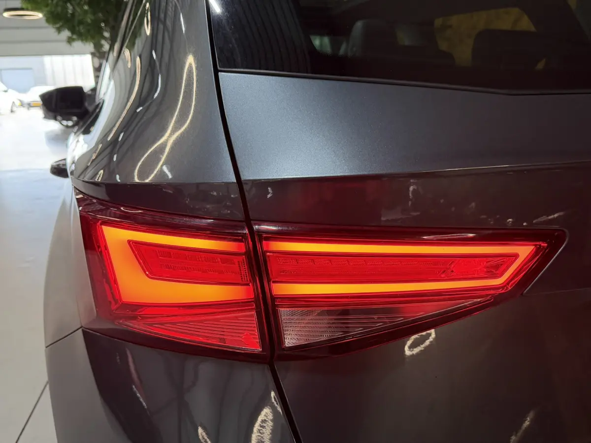 1.5 TSI Xcellence|Pano|Alcantara|19" Zwarte Velgen|360° Camera|Keyless|Sfeerverlichting|Virtueel Cockpit|Rijklaar
