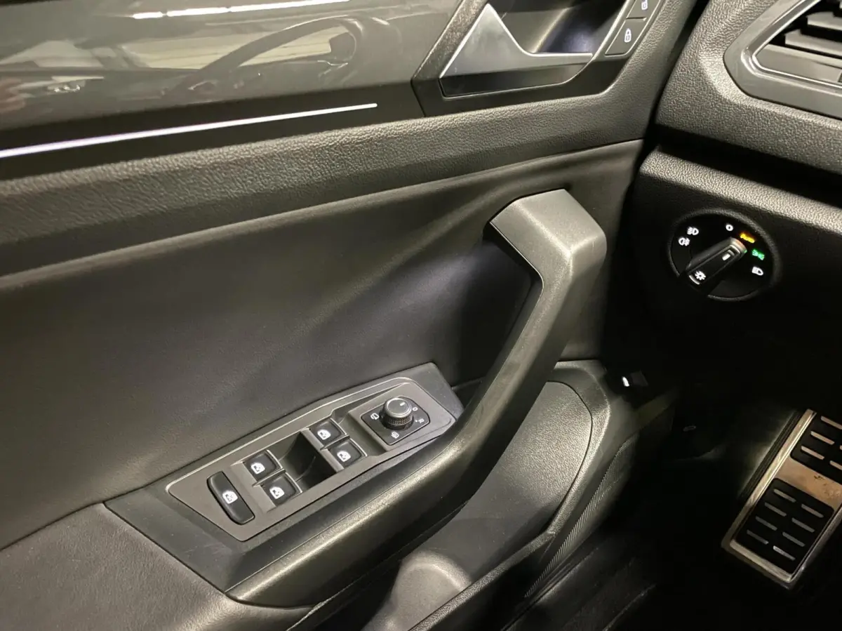 1.5 TSI 2x R-Line/ Camera/ 18'LMV/ Trekhaak