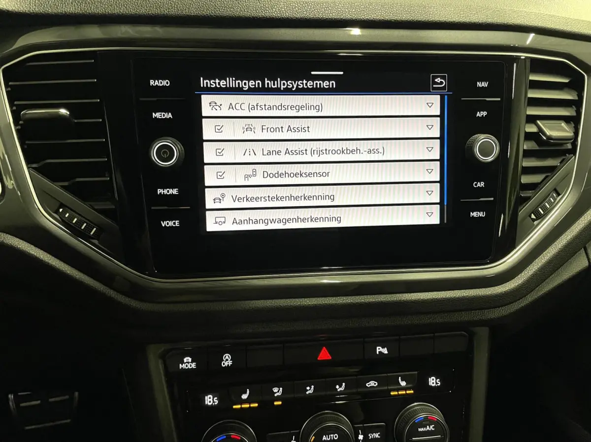 1.5 TSI 2x R-Line/ Camera/ 18'LMV/ Trekhaak