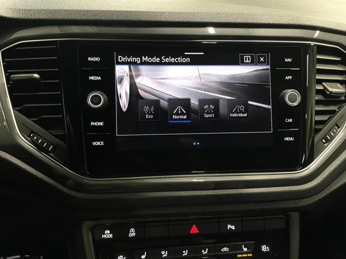 1.5 TSI 2x R-Line/ Camera/ 18'LMV/ Trekhaak