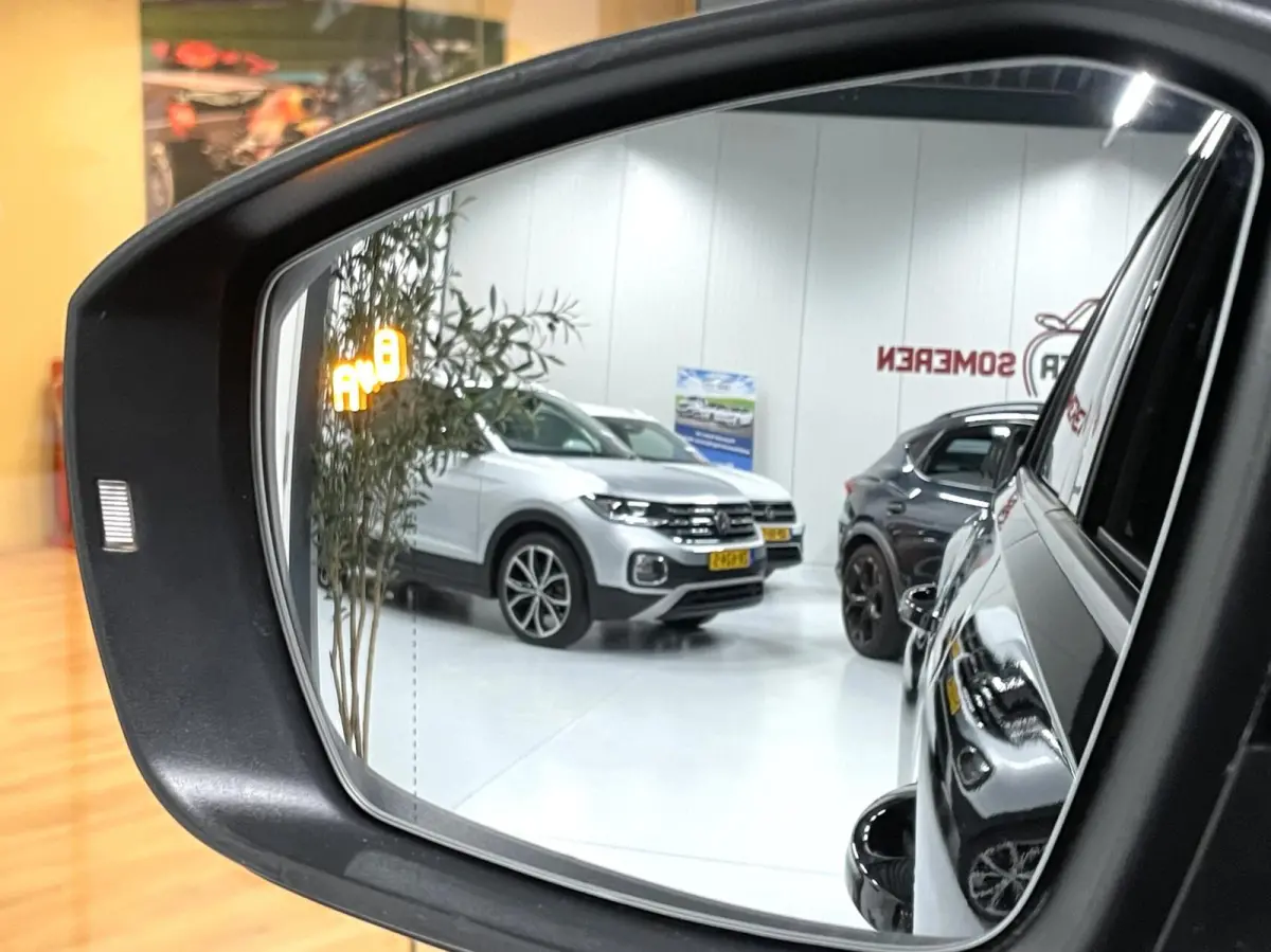 1.5 TSI 2x R-Line/ Camera/ 18'LMV/ Trekhaak