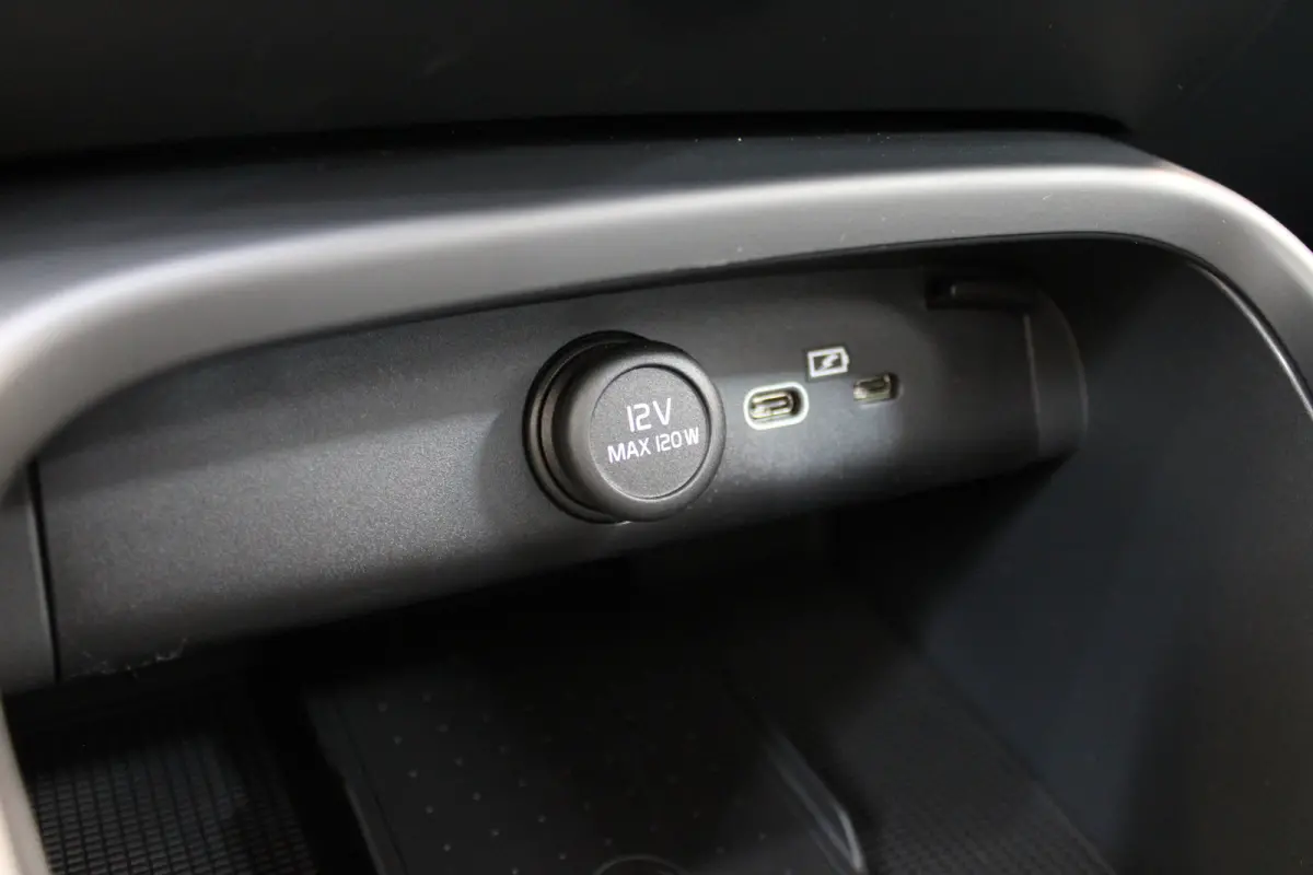Single Plus Europa Black Edition 70kWh Power Seats | Climate Pack | 20" | Elektr. achterklep