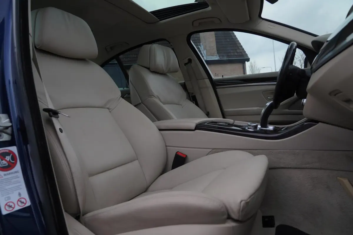 550i High Executive | M-pakket | Adaptieve cruise | Botswaarschuwing | Trekhaak elektrisch | Schuif/kanteldak | HuD |