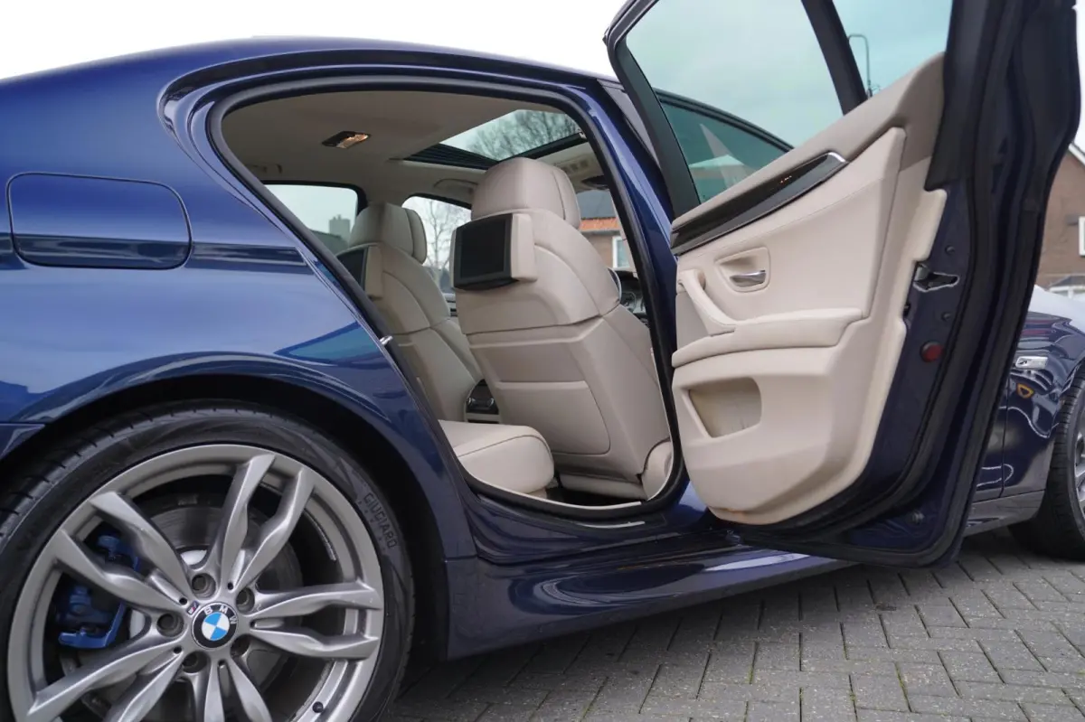 550i High Executive | M-pakket | Adaptieve cruise | Botswaarschuwing | Trekhaak elektrisch | Schuif/kanteldak | HuD |