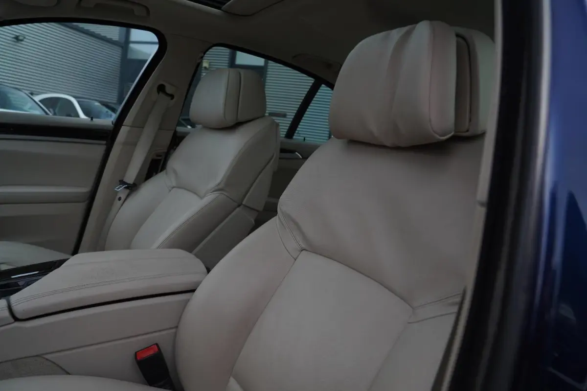 550i High Executive | M-pakket | Adaptieve cruise | Botswaarschuwing | Trekhaak elektrisch | Schuif/kanteldak | HuD |