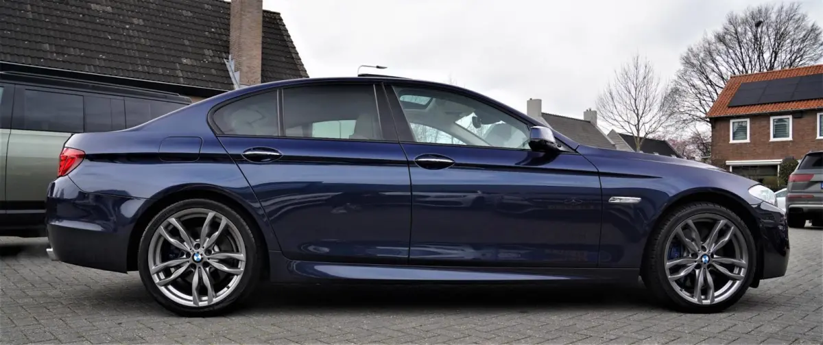 550i High Executive | M-pakket | Adaptieve cruise | Botswaarschuwing | Trekhaak elektrisch | Schuif/kanteldak | HuD |