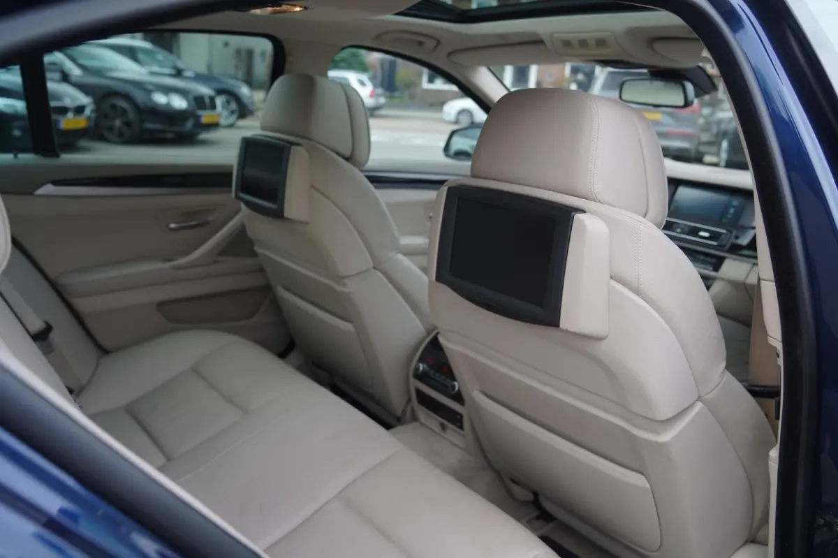 550i High Executive | M-pakket | Adaptieve cruise | Botswaarschuwing | Trekhaak elektrisch | Schuif/kanteldak | HuD |