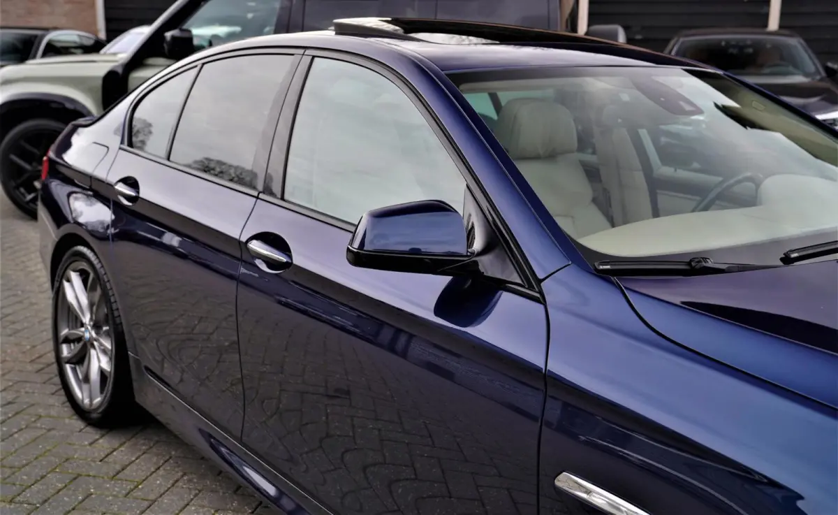 550i High Executive | M-pakket | Adaptieve cruise | Botswaarschuwing | Trekhaak elektrisch | Schuif/kanteldak | HuD |