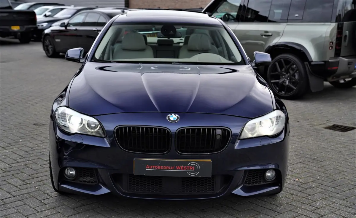 550i High Executive | M-pakket | Adaptieve cruise | Botswaarschuwing | Trekhaak elektrisch | Schuif/kanteldak | HuD |