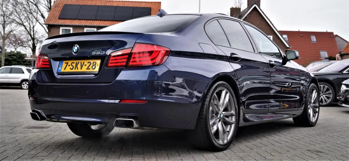 550i High Executive | M-pakket | Adaptieve cruise | Botswaarschuwing | Trekhaak elektrisch | Schuif/kanteldak | HuD |