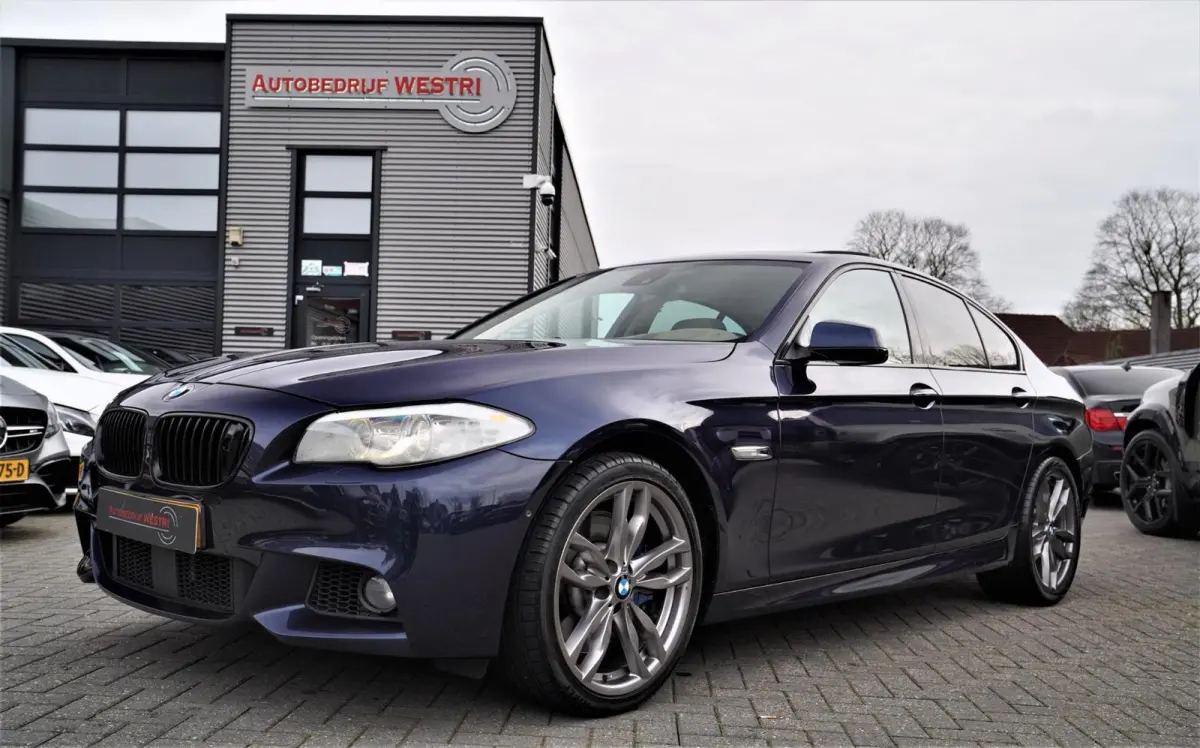 550i High Executive | M-pakket | Adaptieve cruise | Botswaarschuwing | Trekhaak elektrisch | Schuif/kanteldak | HuD |