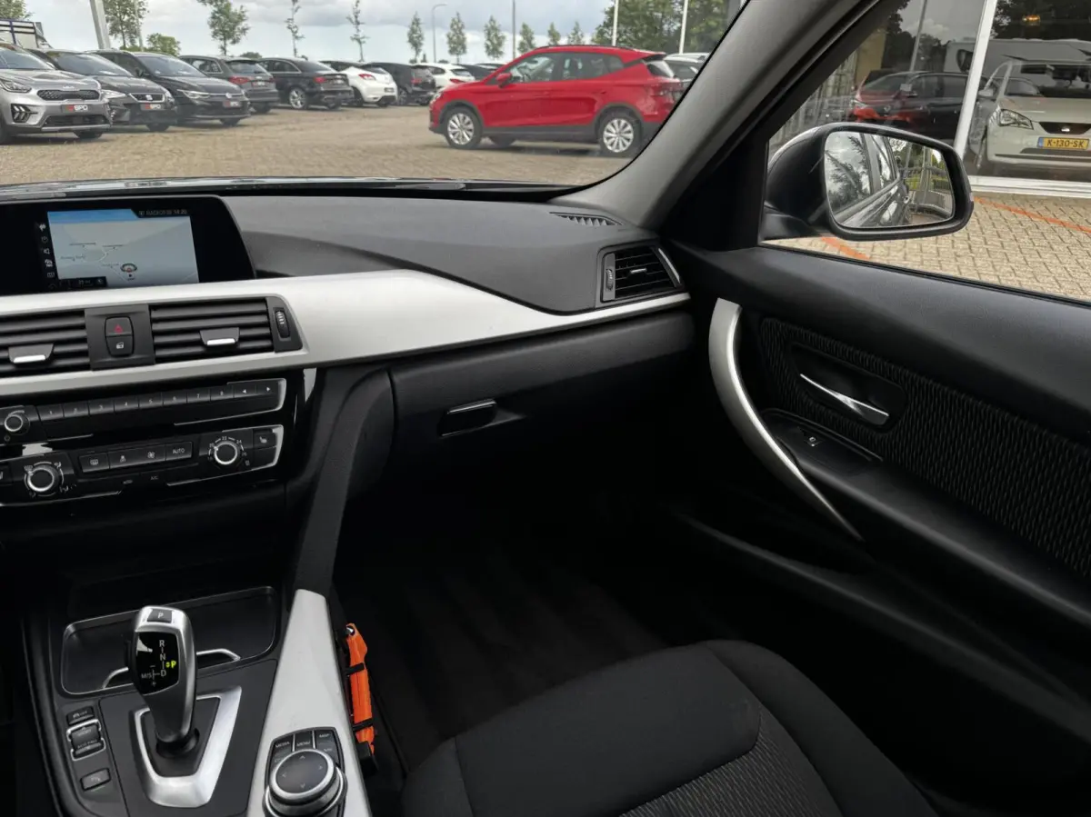 318i High Executive|LED|Trekhaak|Automaa