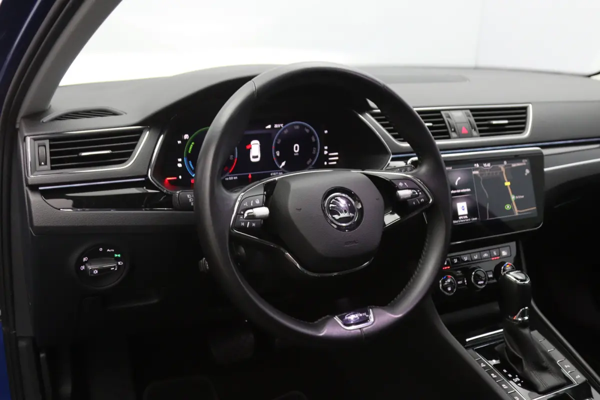 1.4 TSI iV 218 PK Laurent & Klement PHEV, Trekhaak, Panoramadak, Canton-Sound, Adap. Cruise Control, Memory