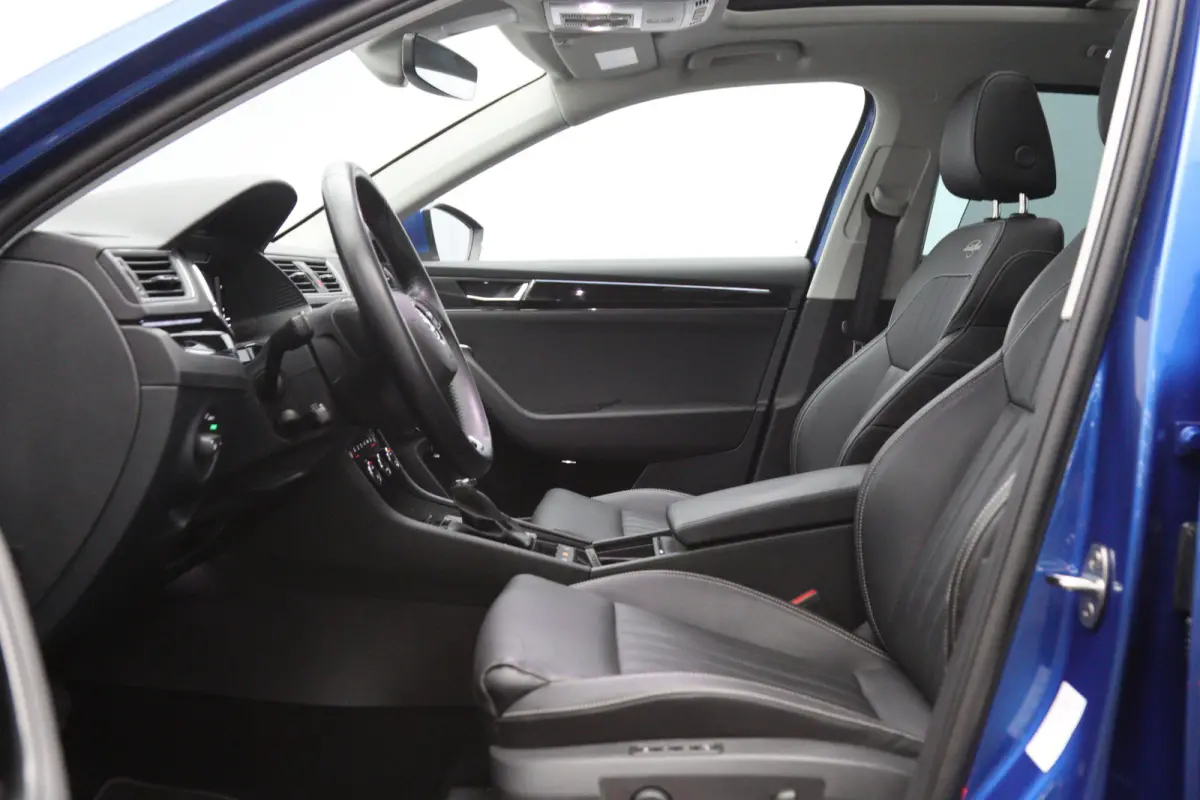 1.4 TSI iV 218 PK Laurent & Klement PHEV, Trekhaak, Panoramadak, Canton-Sound, Adap. Cruise Control, Memory