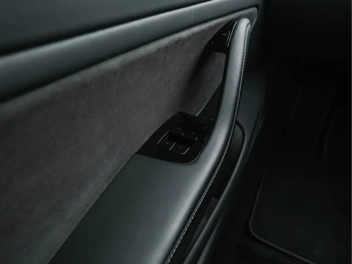 Performance 75 kWh AWD [ Fase-3-17kW ] {SoH-88%} (INCL-BTW) Aut. *PANO | LEATHER | AUTO-PILOT | FULL-LED | DIGI-COCKPIT | ADAPTIVE-CRUISE | KEYLESS | TOPVIEW | DAB | CARPLAY | MEMORY-PACK | 