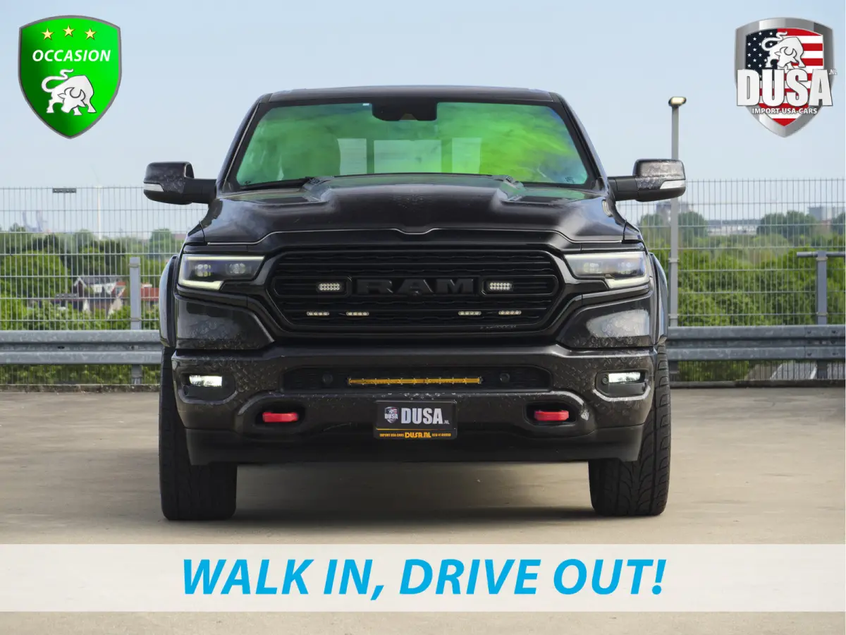 1500 Limited | 5.7 V8 | 4x4 Crew Cab | 5'7 | Guerrilla Exhaust | LED Pack | Flipcover | RAMBAR | Cobra Wrap | Chameleon Tint