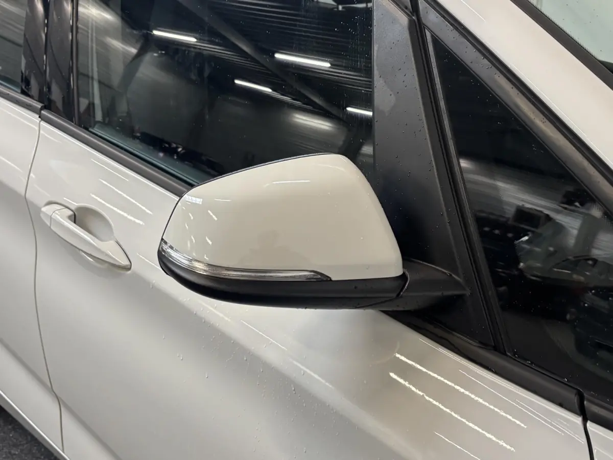 218i Corporate Lease Executive Navigatie Airco Cruise Control Lichtmetalenvelgen Parkeersensoren