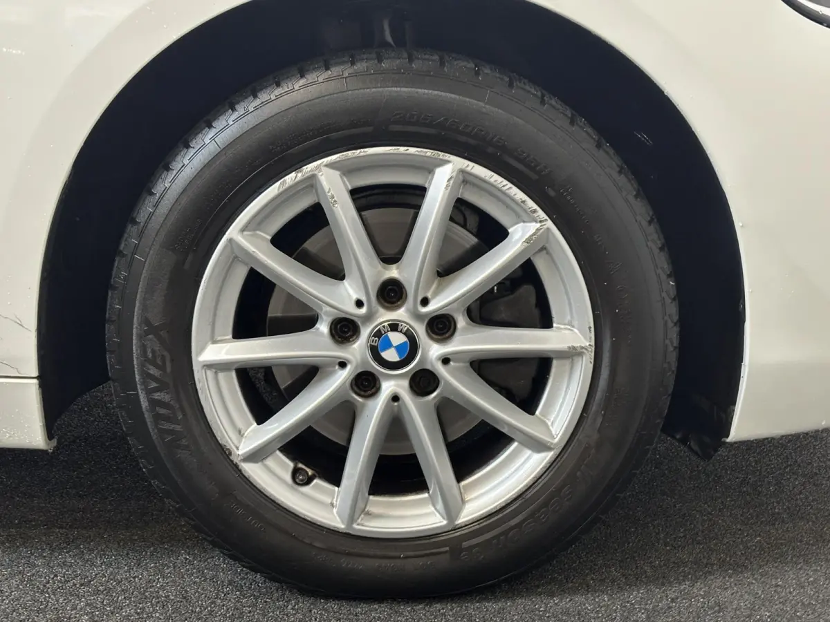 218i Corporate Lease Executive Navigatie Airco Cruise Control Lichtmetalenvelgen Parkeersensoren